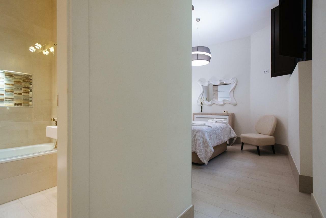 Luxury Apartment Penuelas Free Parking セビリア エクステリア 写真